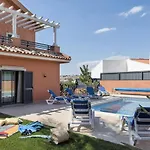 Anabela Villa *